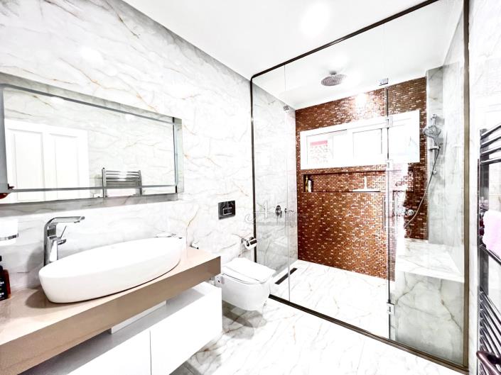 Image No.29-8 Bed Villa for sale