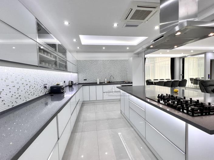 Image No.22-8 Bed Villa for sale