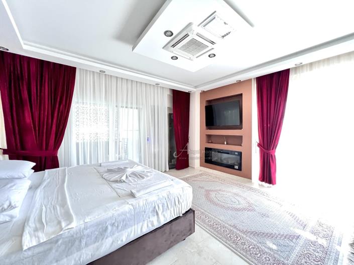 Image No.31-8 Bed Villa for sale