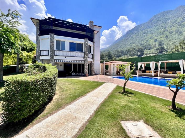 Image No.6-8 Bed Villa for sale