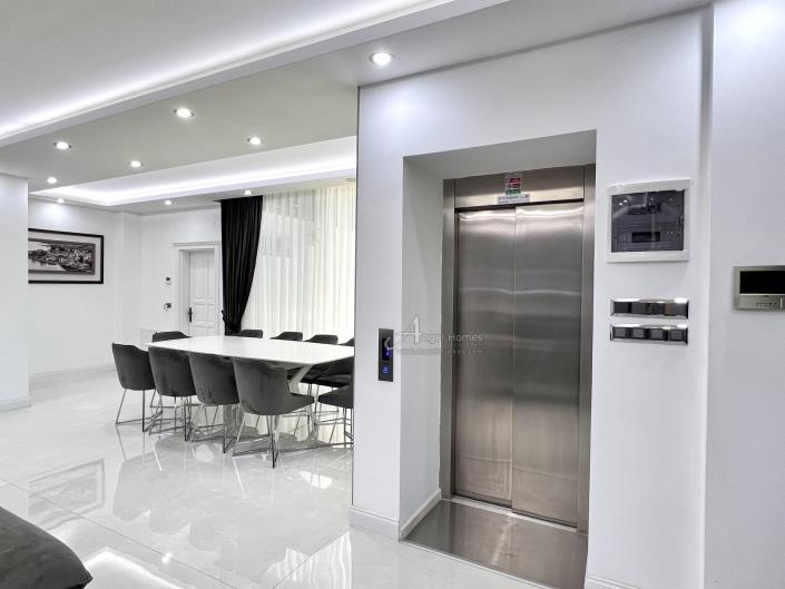 Image No.23-8 Bed Villa for sale