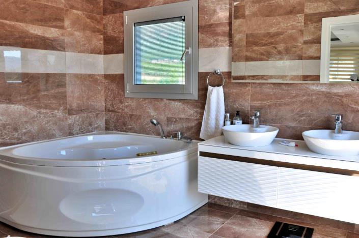 Image No.28-4 Bed Villa / Detached for sale