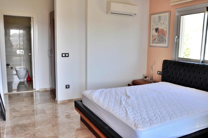 Image No.34-4 Bed Villa / Detached for sale