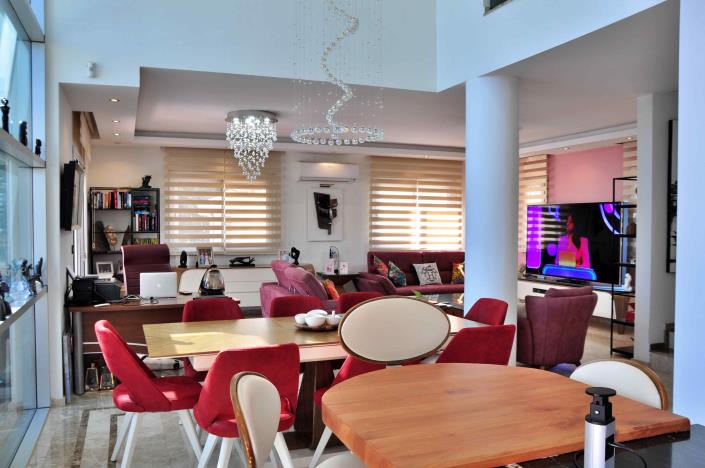 Image No.19-4 Bed Villa / Detached for sale