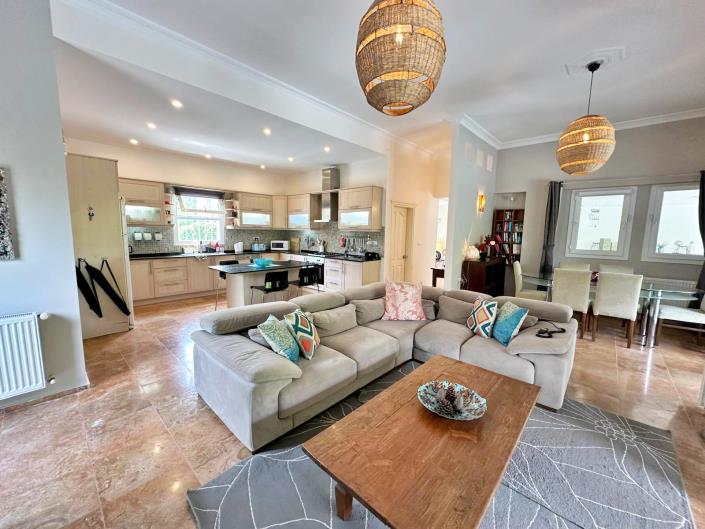 Image No.9-4 Bed Villa for sale