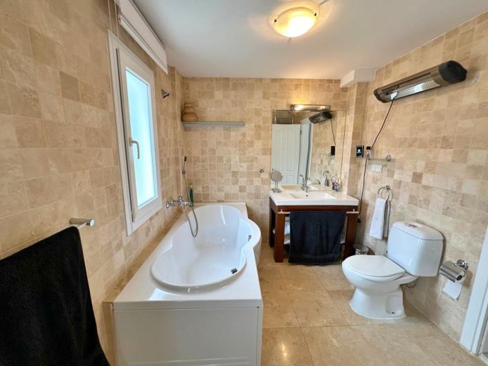 Image No.27-4 Bed Villa for sale