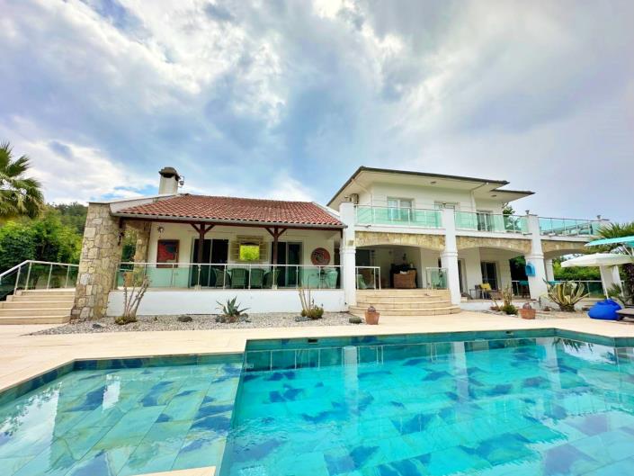 Image No.2-4 Bed Villa for sale