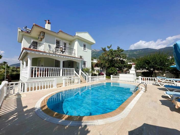 Image No.1-4 Bed Villa / Detached for sale
