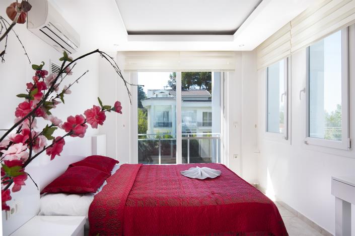 Image No.18-4 Bed Villa / Detached for sale