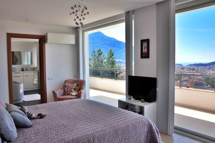 Image No.34-4 Bed Villa / Detached for sale