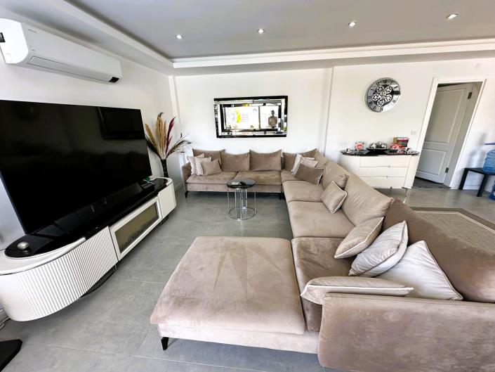 Image No.13-6 Bed Villa / Detached for sale