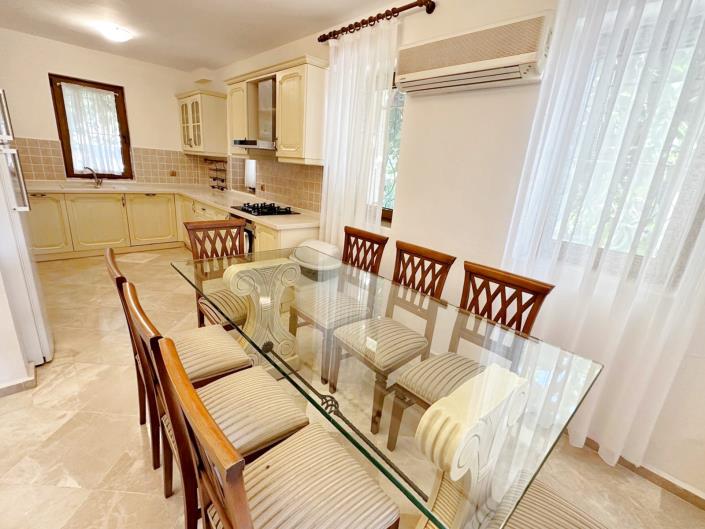 Image No.9-4 Bed Villa / Detached for sale