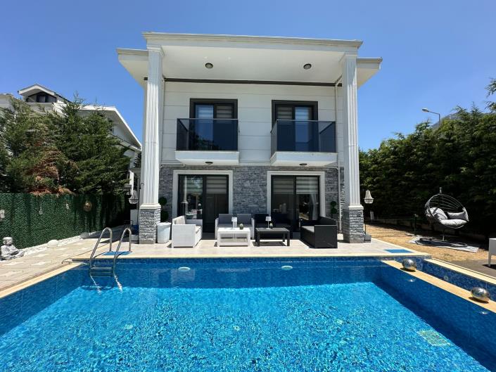 Image No.1-4 Bed Villa / Detached for sale