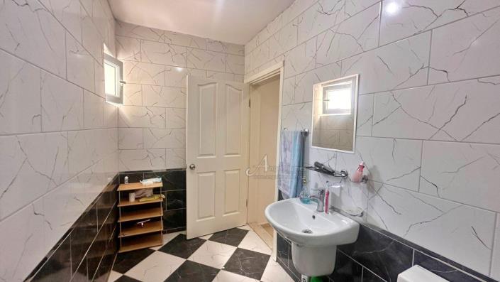 Image No.15-4 Bed Apartment for sale