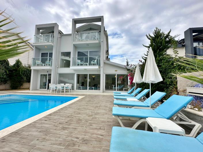 Image No.3-4 Bed Villa for sale