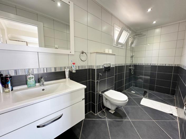 Image No.13-4 Bed Villa / Detached for sale