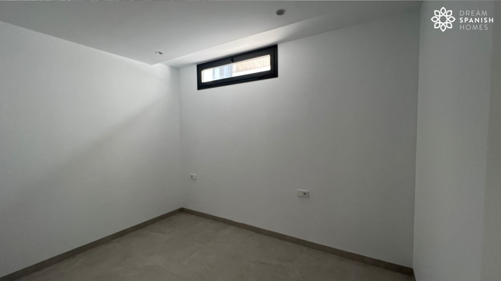 Image No.15-3 Bed House for sale