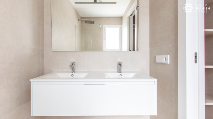 Image No.9-3 Bed House for sale