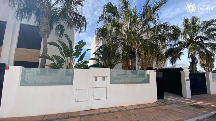 Image No.1-3 Bed Villa for sale