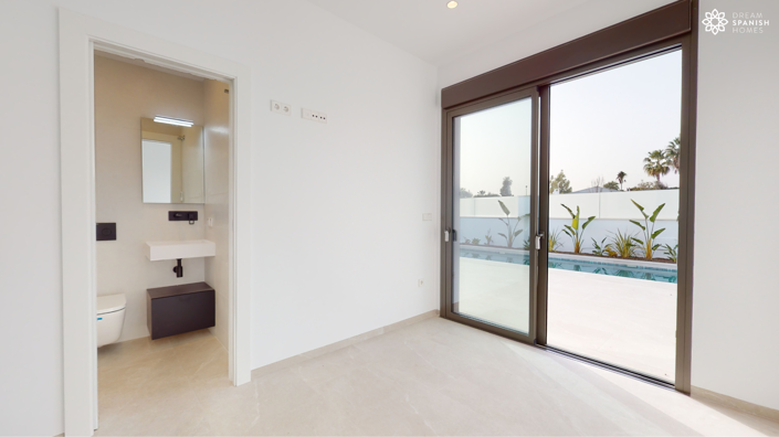 Image No.18-3 Bed House for sale