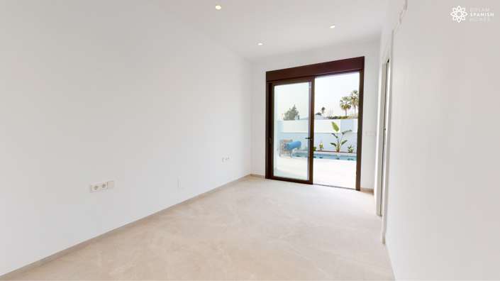 Image No.19-3 Bed House for sale