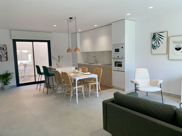 Image No.17-3 Bed House for sale