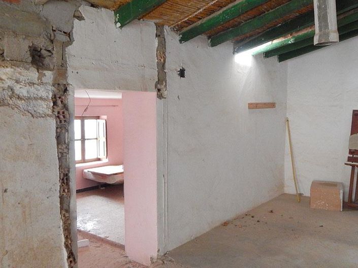 Image No.10-4 Bed Townhouse for sale