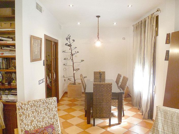 Image No.11-4 Bed Townhouse for sale