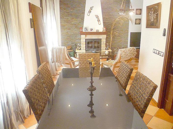 Image No.12-4 Bed Townhouse for sale