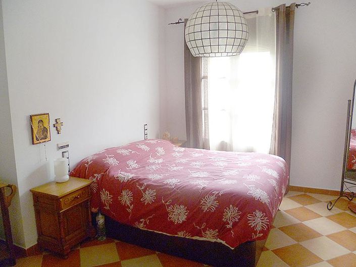 Image No.13-4 Bed Townhouse for sale