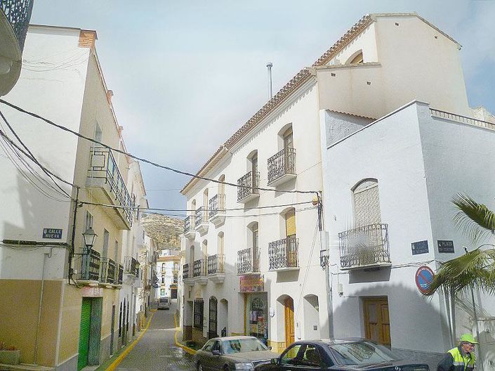 Image No.35-4 Bed Townhouse for sale