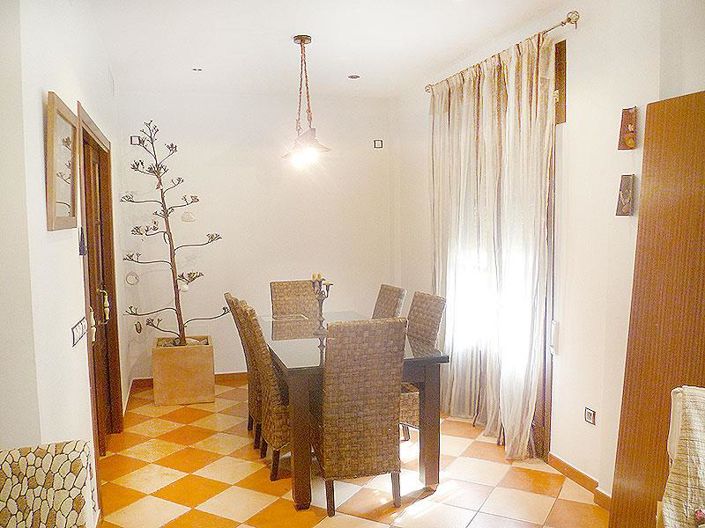 Image No.8-4 Bed Townhouse for sale