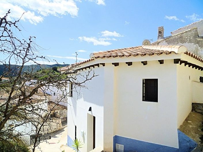 Image No.2-2 Bed Townhouse for sale