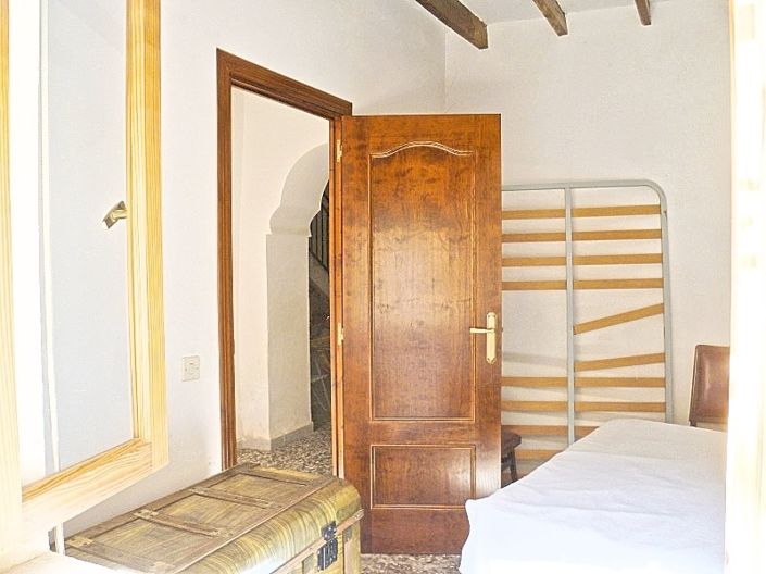 Image No.14-6 Bed Townhouse for sale