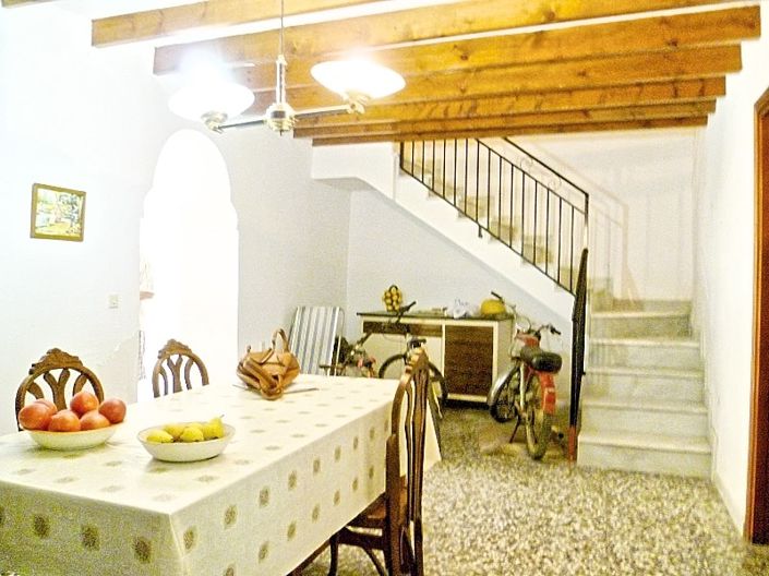 Image No.17-6 Bed Townhouse for sale