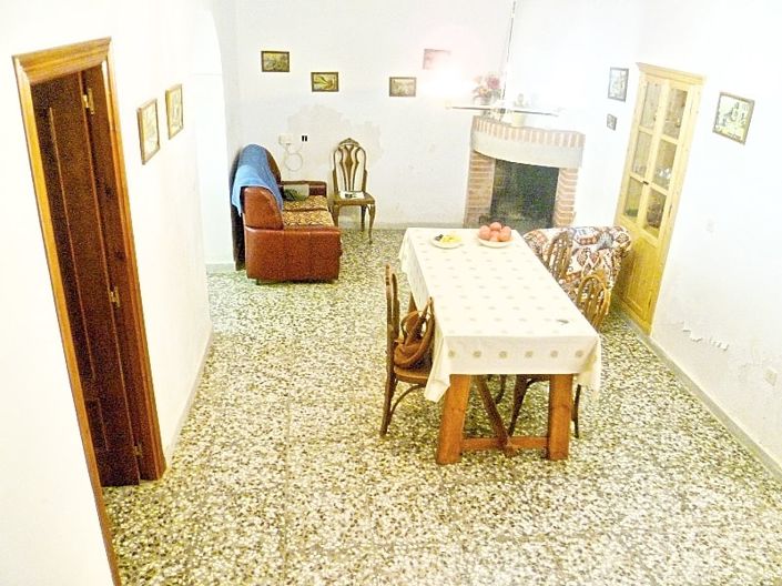 Image No.18-6 Bed Townhouse for sale