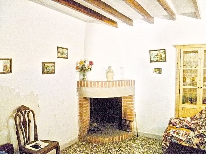 Image No.19-6 Bed Townhouse for sale