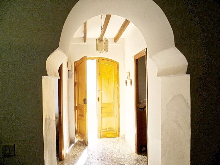 Image No.2-6 Bed Townhouse for sale