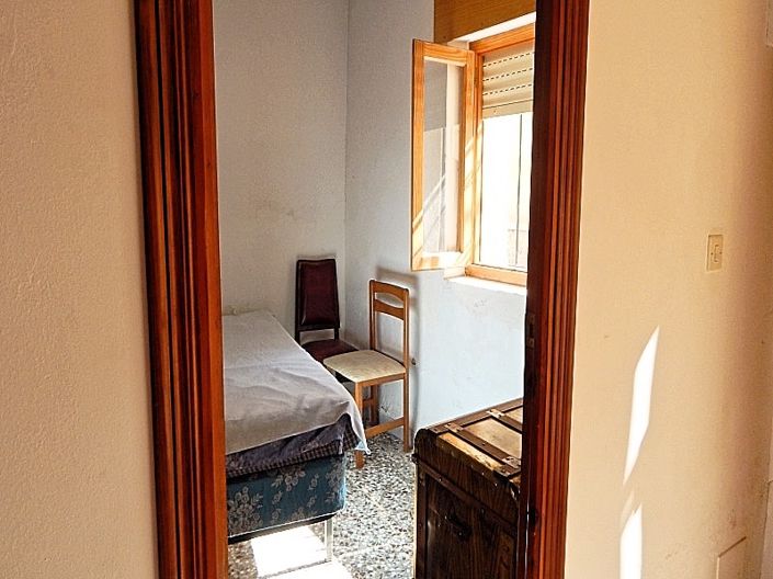 Image No.8-6 Bed Townhouse for sale