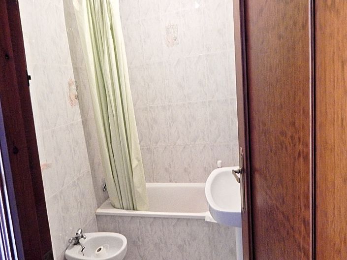 Image No.9-6 Bed Townhouse for sale