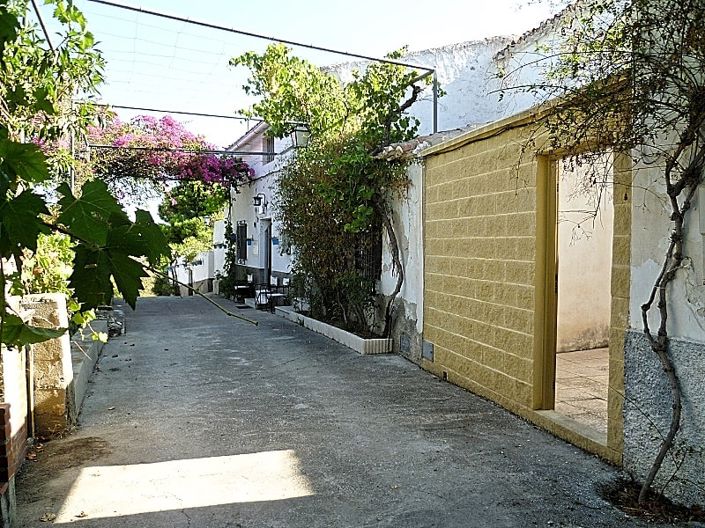 Image No.10-3 Bed Country House for sale