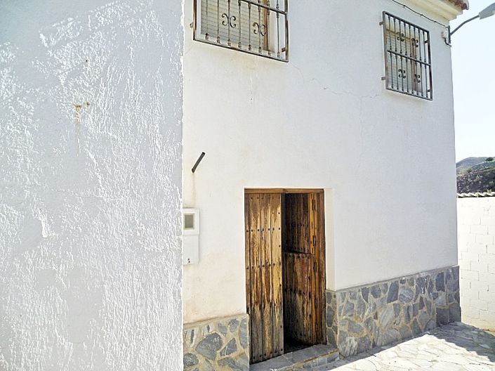 Image No.16-3 Bed Country House for sale