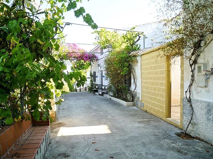 Image No.2-3 Bed Country House for sale