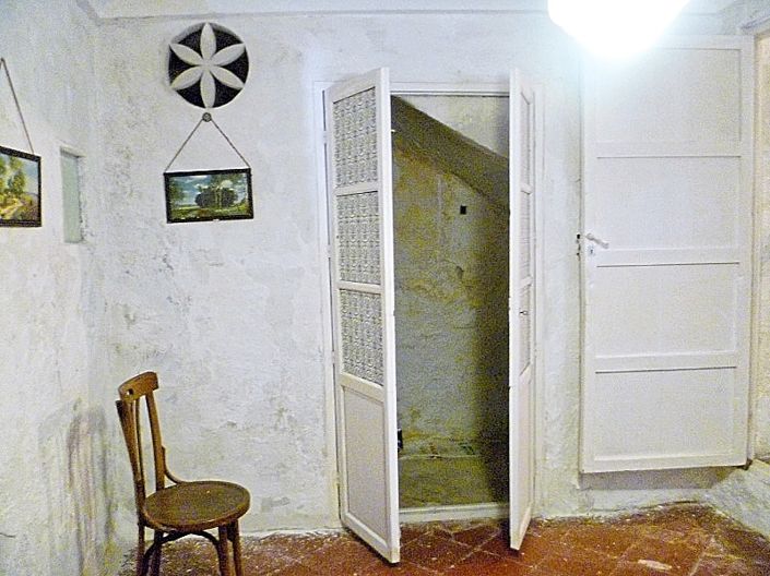 Image No.21-8 Bed Townhouse for sale