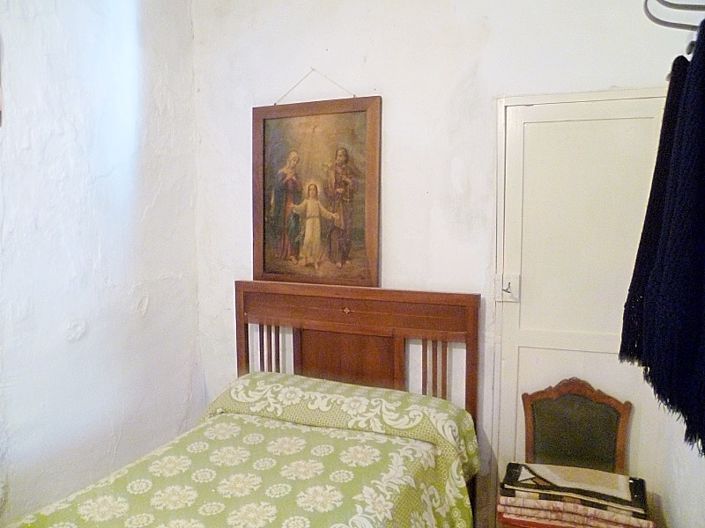 Image No.22-8 Bed Townhouse for sale