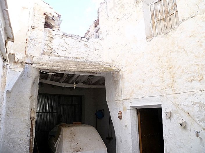 Image No.29-8 Bed Townhouse for sale