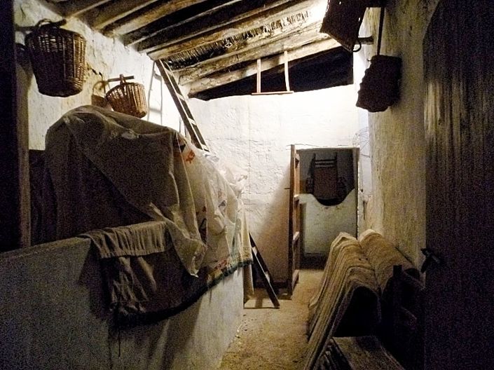 Image No.39-8 Bed Townhouse for sale