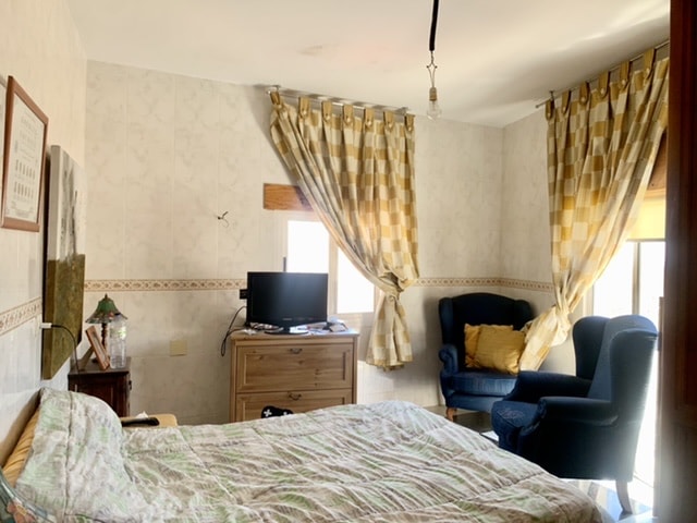 Image No.14-4 Bed Townhouse for sale