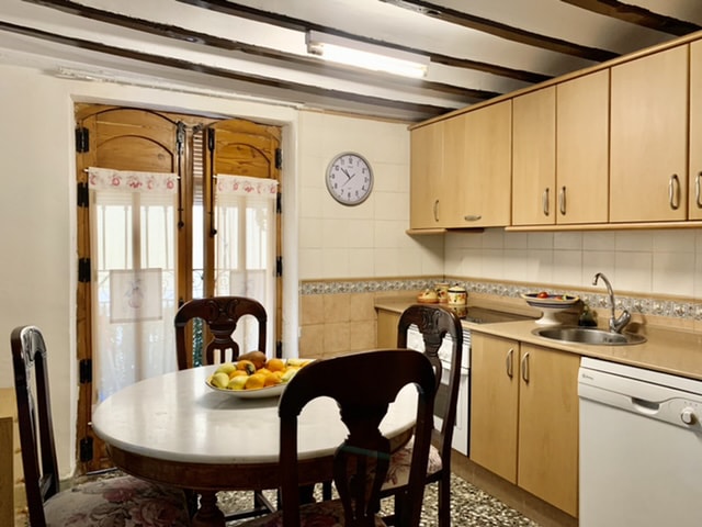 Image No.17-5 Bed Townhouse for sale