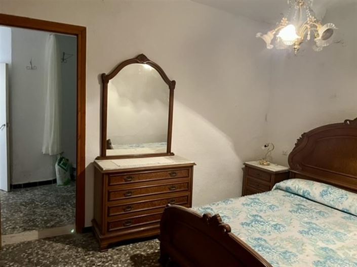 Image No.11-5 Bed Townhouse for sale